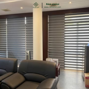 Rèm vải có sự đa dạng về chất liệu và màu sắc để bạn lựa chọn.