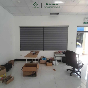 Kinh nghiệm chọn rèm cửa cho phòng khách là ưu tiên rèm hai lớp để linh hoạt điều chỉnh ánh sáng.